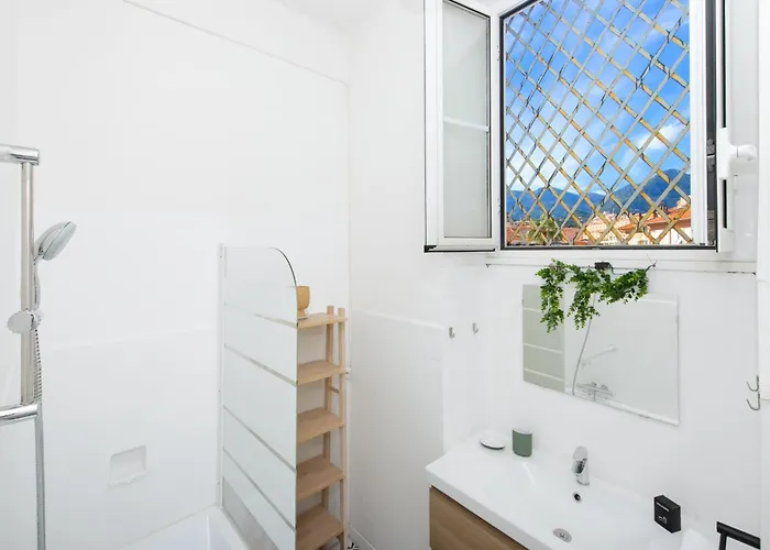 Le Charme Au Coeur De Menton! * 芒通