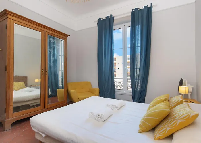 아파트 Le Charme Au Coeur De Menton!