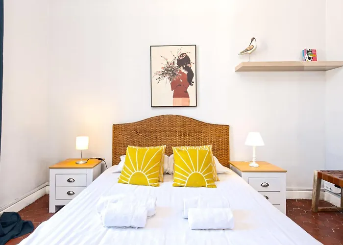 아파트 Le Charme Au Coeur De Menton! 멍똥