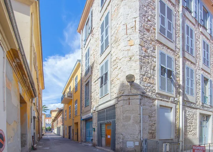 아파트 Le Charme Au Coeur De Menton! *